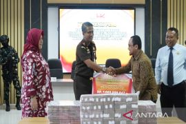 Kejati Kalsel pulihkan keuangan negara Rp7,06 miliar di insiden Jembatan Pulau Laut