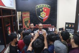 Polres Lumajang temukan senpi rakitan saat geledah rumah pencuri sapi