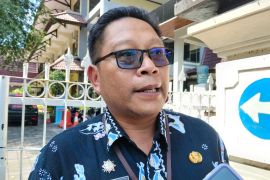 BPBD Mataram distribusi karung pasir antisipasi rob susulan