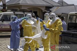 WHO minta negara cabut pembatasan perjalanan akibat Ebola