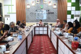 Pemkot Singkawang perkuat pengendalian abrasi bantaran sungai