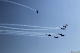 Kedatangan Jupiter Aerobatic Team TNI AU di Sidoarjo