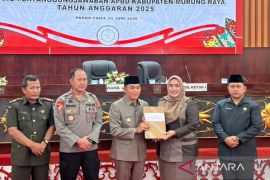 DPRD Murung Raya terima Raperda Pertanggungjawaban APBD 2025