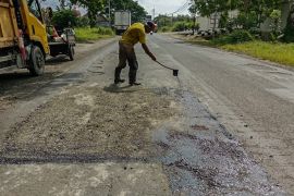 Gubernur Jateng minta perbaikan jalan jangan asal-asalan