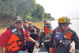 Tim SAR Jambi sisir Sungai Batanghari cari pemancing yang diduga hilang