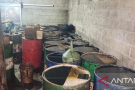 Polda Babel ungkap penimbunan 8.000 liter solar subsidi di Bangka Barat, tiga orang diamankan