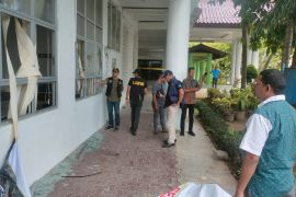 Labfor Polri temukan botol cairan kimia di TKP terbakarnya kampus USK
