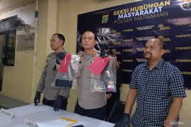 Polisi tangkap barista bawa ganja dalam bungkus rokok di Matraman