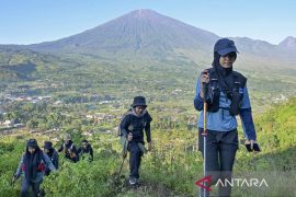 Panduan Wajib: Hal-Hal Penting yang Harus Diperhatikan Sebelum Mendaki Gunung