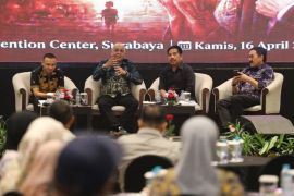 Timbang-pandang biografi Akhmad Munir, Dari Kopral Menjadi Jenderal Wartawan