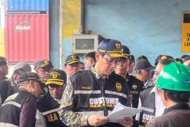 Finance Minister pushes stricter rules on port cargo storage