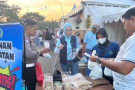 Produk warga Binaan Lapas Dharmasraya dipamerkan di Bazar UMKM, ketua Bhayangkari apresiasi