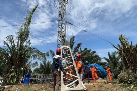 11 Tower emergency percepat pemulihan sistem kelistrikan