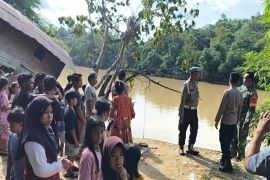 Bocah 11 tahun diduga tenggelam di Sungai Kapuas
