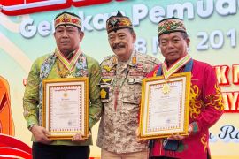 Bupati Kapuas terima penghargaan dan medali kehormatan dari Gerdayak Indonesia