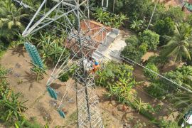 Hari Lahir Pancasila, PDKB PLN UPT Salatiga laksanakan Climb Up Inspection