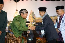 Wayang kulit 100 tahun Gontor jadi media dakwah para santri