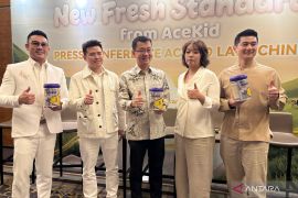 Denny Sumargo dan Chef Arnold hati-hati pilih produk susu untuk anak