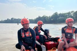 SAR Palembang cari bocah 11 tahun hilang terseret arus di Sungai Musi