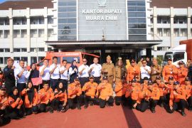 KAI Palembang serahkan bantuan ambulans dan mobil toilet untuk Pemkab Muara Enim
