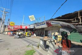 Sedikitnya tiga orang dilaporkan tewas akibat gempa kuat guncang Filipina