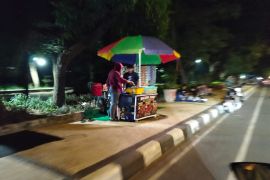 Pemkot Mataram segera menertibkan pedagang di trotoar Jalan Udayana