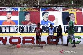 Permukiman di Jayapura meriah dengan mural Piala Dunia 2026