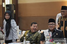 Bupati Suhardiman Amby hadiri RUPS Bank Syariah
