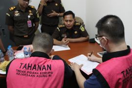 Kejagung serahkan 11 tersangka korupsi ekspor CPO modus POME ke JPU