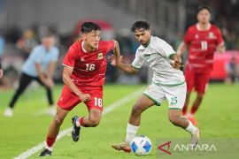 Pelatih Timnas Puji Dony Tri, Sinyal Bahaya untuk Pemain Senior