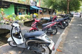 Dishub Mataram pertahankan titik retribusi parkir Jalan Mahoni