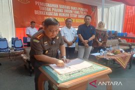 Kejari Batang memusnahkan narkotika dan 10.565 butir obat terlarang