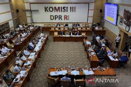 Jenderal bintang empat pensiun dapat diperpanjang presiden di RUU Polri