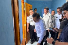 Menteri Imipas tinjau bedah rumah di lingkungan Lapas Warungkiara