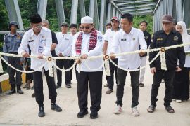 Wabup Banjar resmikan jembatan penghubung antaradesa di Telaga Bauntung