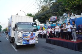 Pemkab Lamongan berangkatkan lima kontainer produk ekspor