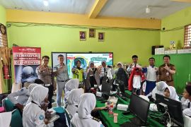 Asmo Sulsel edukasi safety riding siswa SMPN 1 Gowa