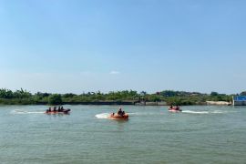 Tim SAR temukan dua pemancing tenggelam di Bendung Karet Sungai Kalijajar di Demak