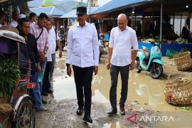 Tinjau Pasar Baru, bupati soroti air bersih hingga drainase