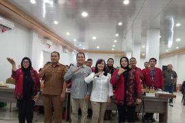 Tumbuh bersama masyarakat, sentuhan PetroChina kembali bikin produk UMKM Tanjab Barat makin berkelas