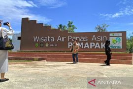 Dispar Kaltim ajak masyarakat berwisata air panas karst di Berau