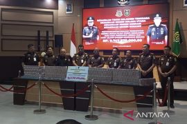 Kejati Sultra setor Rp9,9 miliar hasil kasus tambang ke kas negara