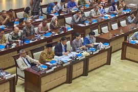 DPR-Pemerintah naikkan batas bawah pendapatan negara jadi 12,01 persen