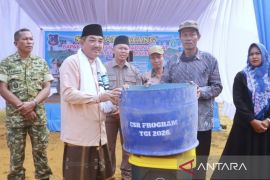 Kampanye gerakan pilah sampah, Pemkab Tanjab Barat membagikan tong