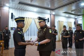 Kajati Sumut Muhibuddin lantik Muhammad Junaidi sebagai Kajari Paluta