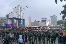Diblokade aparat, massa aksi tertahan masuk ke kawasan Bundaran HI