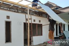 Pemprov Jatim libatkan TNI bantu pembangunan RTLH warga Sampang