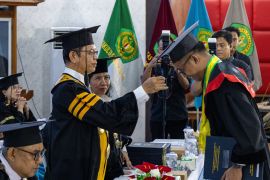 UPR wisuda 810 mahasiswa, Rektor minta lulusan siap hadapi tantangan zaman