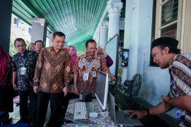 Gubernur Jateng pastikan SPMB berjalan lancar