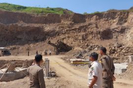 Satpol PP Sumedang hentikan sementara 5 perusahaan tambang belum penuhi izin